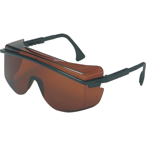 Lunettes de s&eacute;curit&eacute; Uvex Astrospec OTG 3001, Lentille Grise/fum&eacute;e, Anti-&eacute;gratignures, ANSI Z87+/R&eacute;pond ou surpasse la norme CSA Z94.3 Helyx Safety & Industrial Supplies