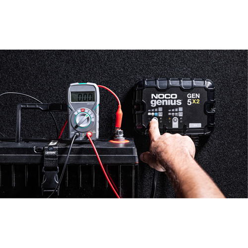 Chargeur de batterie embarqu&eacute; &agrave; 2 sorties de 10 amp&egrave;res Gen5X2 Genius Helyx Safety & Industrial Supplies