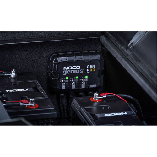 Chargeur de batterie embarqu&eacute; &agrave; 3 sorties de 15 amp&egrave;res Gen5X3 Genius Helyx Safety & Industrial Supplies