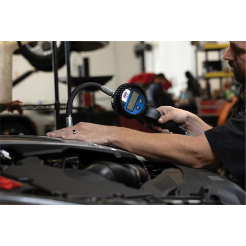 D&eacute;bitm&egrave;tre &eacute;lectronique de lubrifiant avec rallonge flexible &agrave; 90° Helyx Safety & Industrial Supplies