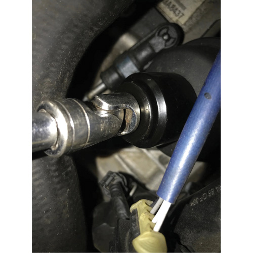 Douille pour filtre &agrave; carburant Cummins 6,7 L - 28 mm Helyx Safety & Industrial Supplies