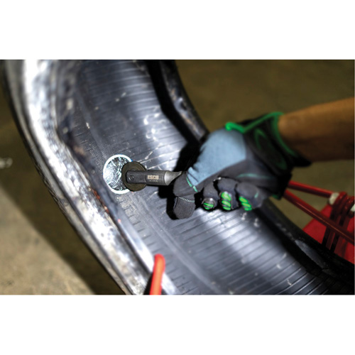 Outil robuste de roulage pour r&eacute;paration de pneus avec roulette &agrave; patch en acier Helyx Safety & Industrial Supplies