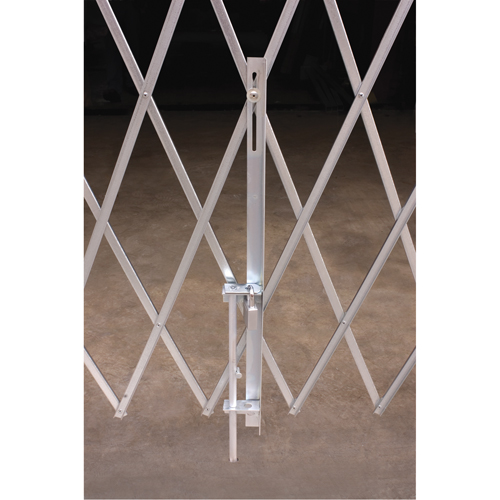 Barri&egrave;res de s&eacute;curit&eacute; galvanis&eacute;es repliables, Repliable simple fixe, 5' lo x 6' 6" h d&eacute;ploy&eacute; Helyx Safety & Industrial Supplies