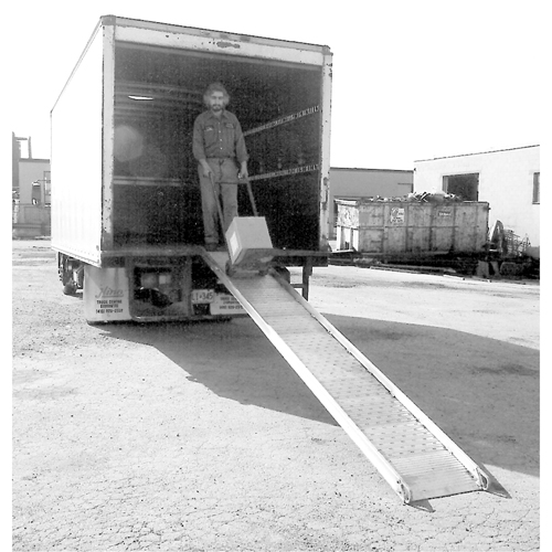 Passerelles en aluminium a/dessus perfor&eacute; &agrave; rainures, Capacit&eacute; de 1700 lb, 24" la x 10' lo Helyx Safety & Industrial Supplies