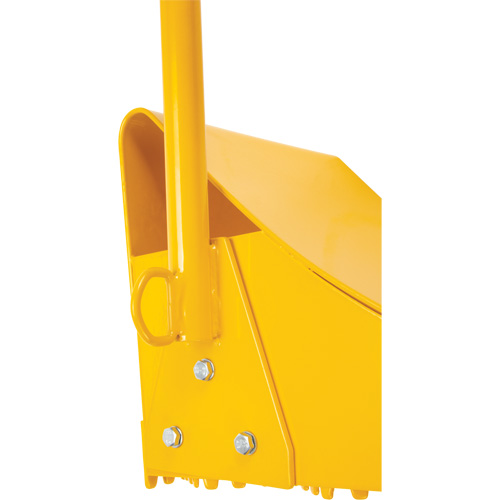 Cale de roue pour la glace avec poign&eacute;e ergonomique, Acier, Jaune, 8-1/16" la x 10-5/8" p x 8-13/16" h Helyx Safety & Industrial Supplies