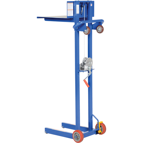 Empileur &agrave; plateforme, M&eacute;canisme Treuil manuel, Capacit&eacute; de 400 lb, Levage max de 58" Helyx Safety & Industrial Supplies