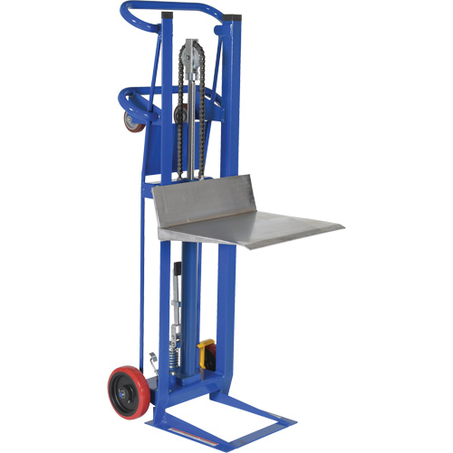 Gerbeur &agrave; plateforme hydraulique, M&eacute;canisme Pompe au pied, Capacit&eacute; de 750 lb, Levage max de 52" Helyx Safety & Industrial Supplies
