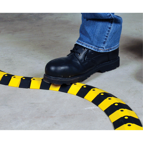 Syst&egrave;me de protection de c&acirc;bles Ultra-Sidewinder - petit , 13,125" x 3" x 0,75", 32000 lb (16 tonnes) Helyx Safety & Industrial Supplies