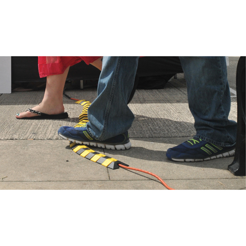 Syst&egrave;me de protection de c&acirc;bles Ultra-Sidewinder - petit , 13,125" x 3" x 0,75", 32000 lb (16 tonnes) Helyx Safety & Industrial Supplies