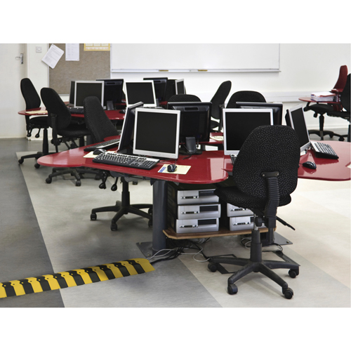 Syst&egrave;me de protection de c&acirc;bles Ultra-Sidewinder - moyen , 14,125" x 9,75" x 1,38", 13500 lb (6,75 tons) Helyx Safety & Industrial Supplies