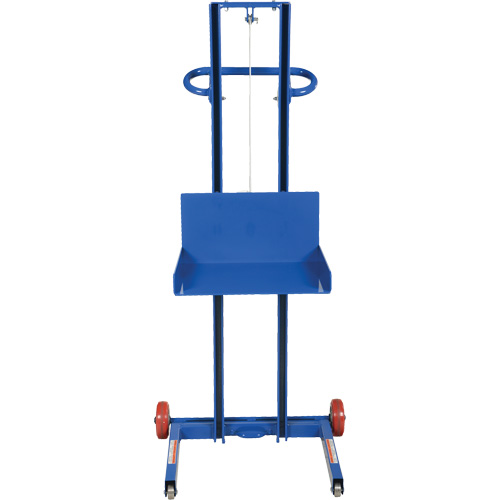 Plateforme &eacute;l&eacute;vatrice &agrave; profil bas pour charge l&eacute;g&egrave;re, M&eacute;canisme Treuil manuel, Capacit&eacute; de 400 lb, Levage max de 55" Helyx Safety & Industrial Supplies
