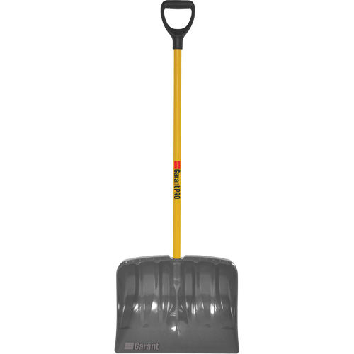 Pelle &agrave; neige haute capacit&eacute; Mountain Mover, Lame Polypropyl&egrave;ne, Largueur 19", Manche Prise en D Helyx Safety & Industrial Supplies