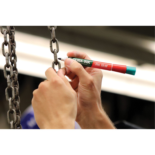 Marqueur &agrave; encre permanente et double couleur Markal Dura-Ink, Vert/Rouge, Pointe Ronde Helyx Safety & Industrial Supplies