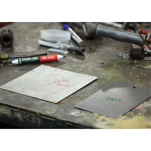 Marqueur &agrave; encre permanente et double couleur Markal Dura-Ink, Vert/Rouge, Pointe Ronde Helyx Safety & Industrial Supplies