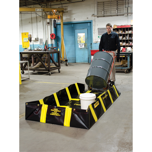 QuickBerm&reg; Containment Berm with Inside Wall Supports, 235 US gal. Capacity, 4' W x 8' L x 12" H, Snap-Up Bracket Helyx Safety & Industrial Supplies