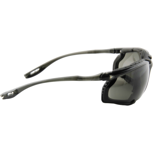 Lunettes de s&eacute;curit&eacute; avec joint en mousse Virtua, Lentille Grise/fum&eacute;e, Antibu&eacute;e, ANSI Z87+/R&eacute;pond ou surpasse la norme CSA Z94.3 Helyx Safety & Industrial Supplies