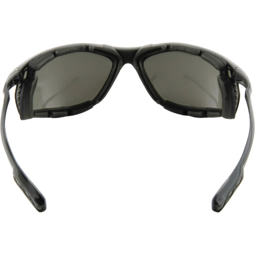 Lunettes de s&eacute;curit&eacute; avec joint en mousse Virtua, Lentille Grise/fum&eacute;e, Antibu&eacute;e, ANSI Z87+/R&eacute;pond ou surpasse la norme CSA Z94.3 Helyx Safety & Industrial Supplies