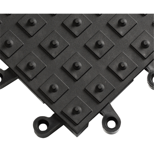Tapis ErgoDeck avec crampons antid&eacute;rapants int&eacute;gr&eacute;s No 552, PVC, 1-1/2' la c, 1-1/2' lo, 7/8" &eacute;paisseur, Noir Helyx Safety & Industrial Supplies