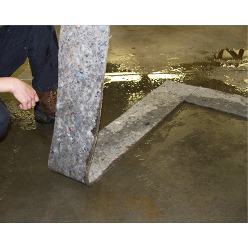Spilltration Husky Strips, Oil Only, 64" x 8", 4 gal. Absorbancy Helyx Safety & Industrial Supplies
