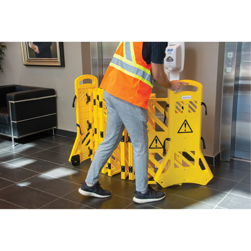 Barri&egrave;re mobile portative, 40" h x 13' lo, Jaune Helyx Safety & Industrial Supplies