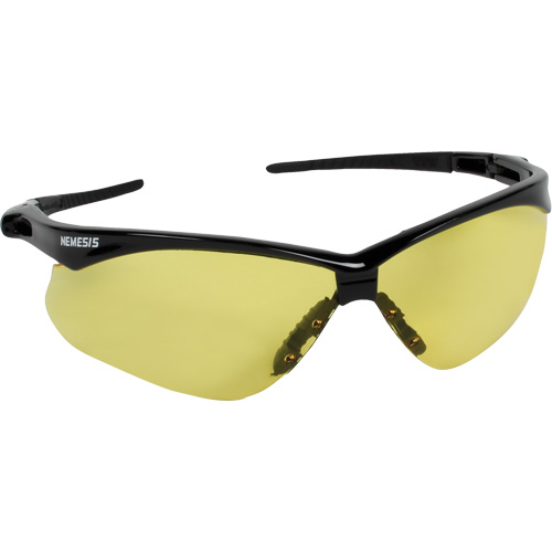 Lunettes de s&eacute;curit&eacute; Nemesis de Kleenguard, Lentille Ambr&eacute;e, ANSI Z87+/R&eacute;pond ou surpasse la norme CSA Z94.3 Helyx Safety & Industrial Supplies