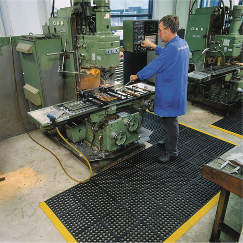 Tapis antifatigue &agrave; imbrication Cushion-Ease 550, &agrave; fentes, 3' x 3' x 3/4", Noir, Caoutchouc Helyx Safety & Industrial Supplies