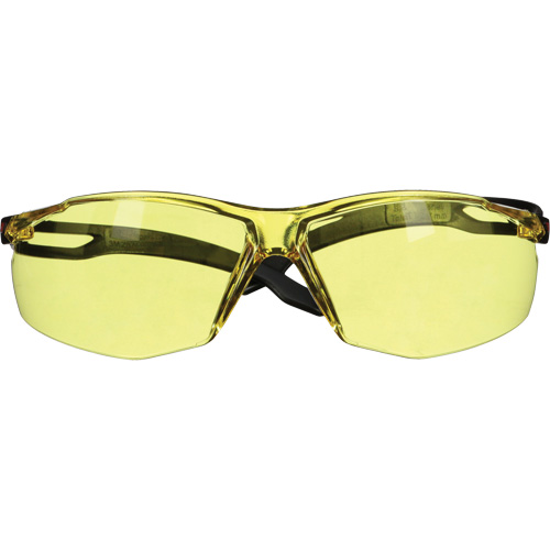 Lunettes de s&eacute;curit&eacute; s&eacute;rie 500 SecureFit, Lentille Ambr&eacute;e, Antibu&eacute;e/Anti-&eacute;gratignures, ANSI Z87+/R&eacute;pond ou surpasse la norme CSA Z94.3 Helyx Safety & Industrial Supplies