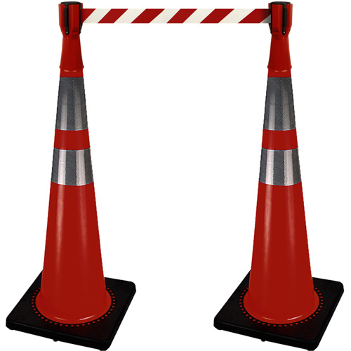 2308 Capuchon pour c&ocirc;ne de signalisation avec ruban de 10' pour barricade Helyx Safety & Industrial Supplies