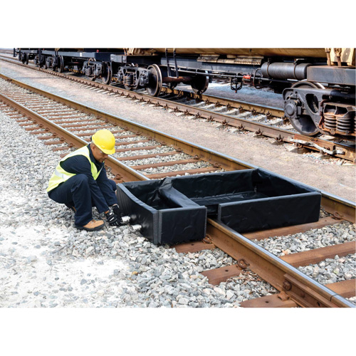 Berme Ultra-Track Berm, Capacit&eacute; 144 gal. US, 4' la x 6' lo x 12" h, Paroi en mousse Helyx Safety & Industrial Supplies