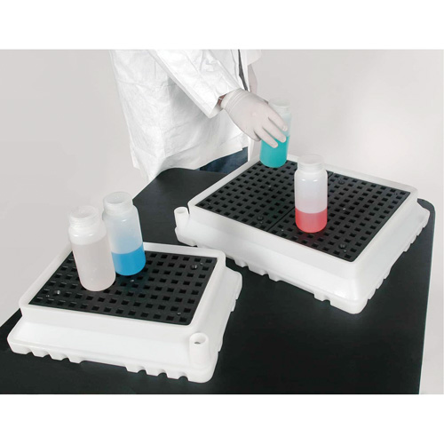 P4 Ultra-Spill Tray, 17" lo x 21" la x 4" h, Cap. de d&eacute;versement 2,9 gal. US Helyx Safety & Industrial Supplies