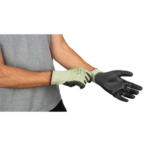 Gants &eacute;lastiques &eacute;cologiques sans coutures r&eacute;sistants &agrave; la coupe, Taille 8, Calibre 13, Rev&ecirc;tement Polyur&eacute;thane, Enveloppe en PEHP/rPET, ASTM ANSI niveau A4 Helyx Safety & Industrial Supplies