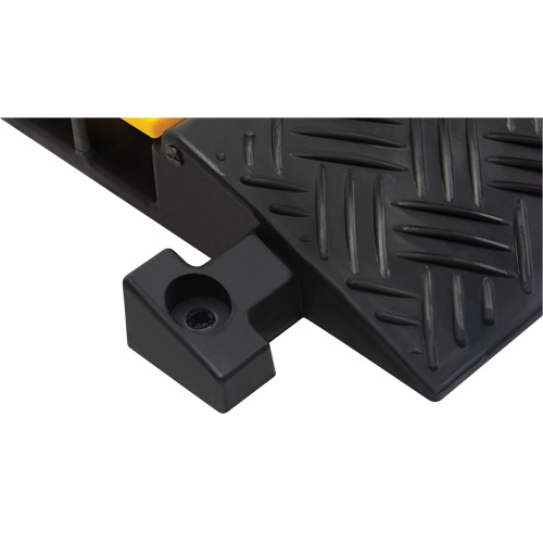 Protecteur de c&acirc;bles en polyur&eacute;thane, 5 canaux, 35,43" lo x 19,69" la x 2" h Helyx Safety & Industrial Supplies