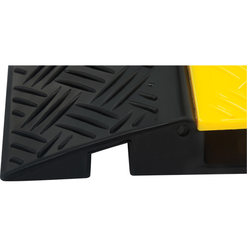 Protecteur de c&acirc;bles en polyur&eacute;thane, 5 canaux, 35,43" lo x 19,69" la x 2" h Helyx Safety & Industrial Supplies