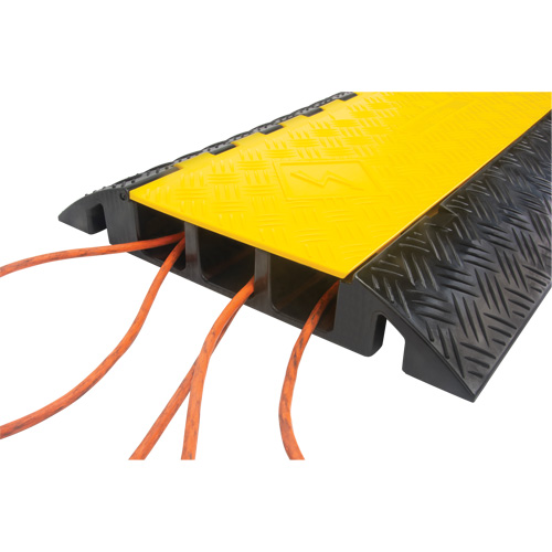 Protecteur de c&acirc;bles en polyur&eacute;thane, 5 canaux, 35,43" lo x 19,69" la x 2" h Helyx Safety & Industrial Supplies