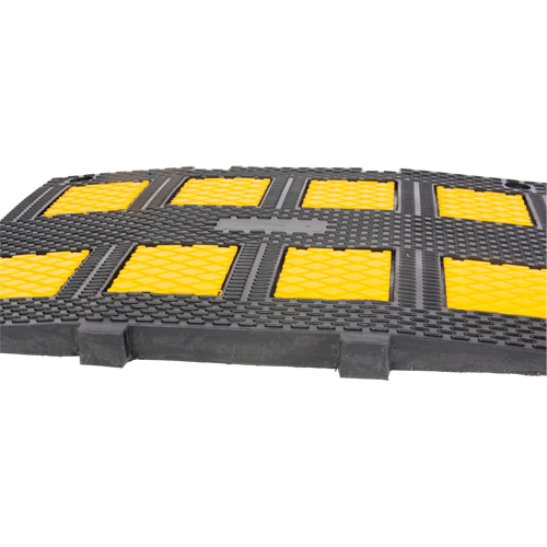Middle Speed Hump, Rubber, 3' L x 20" W x 2" H Helyx Safety & Industrial Supplies