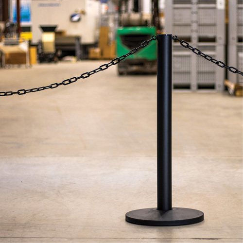 Ensemble de montants industriels avec chaîne en plastique, Hauteur de 37", Jaune Helyx Safety & Industrial Supplies