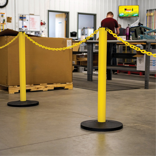 Ensemble de montants industriels avec chaîne en plastique, Hauteur de 37", Jaune Helyx Safety & Industrial Supplies