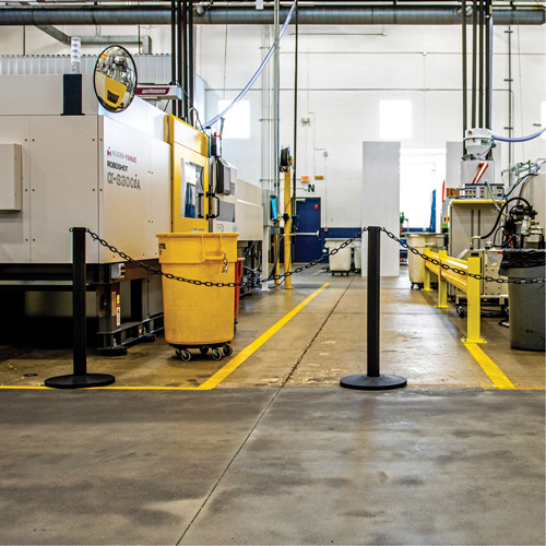 Ensemble de montants industriels avec chaîne en plastique, Hauteur de 37", Jaune Helyx Safety & Industrial Supplies
