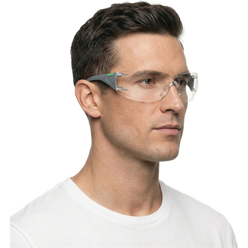 Lunettes de s&eacute;curit&eacute; gris/vert Adapt Lite, Lentille Transparent, Antibu&eacute;e/Anti-&eacute;gratignures, ANSI Z87+/R&eacute;pond ou surpasse la norme CSA Z94.3 Helyx Safety & Industrial Supplies