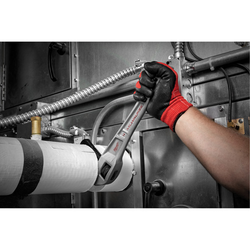 Aluminum Offset Pipe Wrench, 2" Jaw Capacity, 14" Long, Powder Coated Finish, Ergonomic Handle Helyx Safety & Industrial Supplies