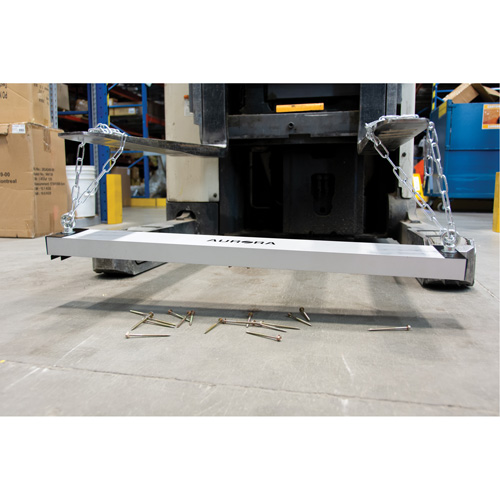 Balais de cour magn&eacute;tique, 36" la Helyx Safety & Industrial Supplies