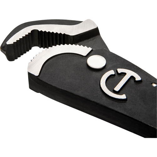 Self-Adjusting Dual Material Pipe Wrench, 1-1/2" Jaw Capacity, 12" Long, Black Oxide Finish, Cushion Handle Helyx Safety & Industrial Supplies