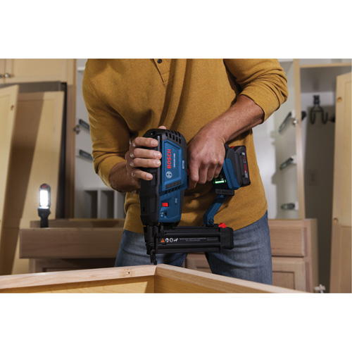 Brushless 18-Gauge Brad Nailer Kit with Standard Power Battery, 18 V, Lithium-Ion Helyx Safety & Industrial Supplies