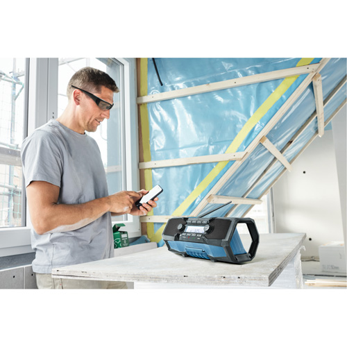 Radio de chantier compacte avec Bluetooth 5.0, Lithium-ion, 18 V Helyx Safety & Industrial Supplies