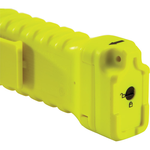 Lampe de poche &agrave; angle droit, DEL, 336 lumens, Piles AA Helyx Safety & Industrial Supplies