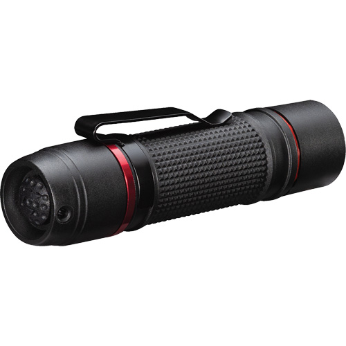 Lampe de poche &agrave; deux modes d'optique PX9, DEL, 750 lumens, Piles AAA Helyx Safety & Industrial Supplies