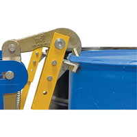 Manipulateur de barils Eagle Beak automatique, Pour 55 gal. US (45 gal. imp.) Helyx Safety & Industrial Supplies