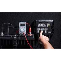 Chargeur de batterie embarqu&eacute; &agrave; 3 sorties de 15 amp&egrave;res Gen5X3 Genius Helyx Safety & Industrial Supplies