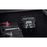 Chargeur de batterie embarqu&eacute; &agrave; 1 sortie de 10 amp&egrave;res GenPro10X1 Genius Helyx Safety & Industrial Supplies