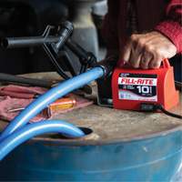 Pompe de transfert de carburant 12 V CC avec pistolet Helyx Safety & Industrial Supplies